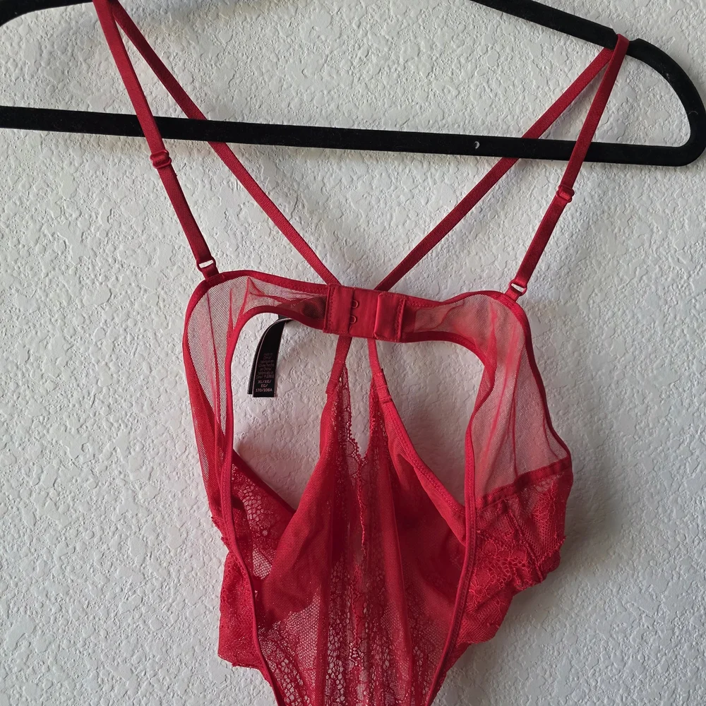 Elegant Red Lace Lingerie Set Victoria Secrect - Picture 6 of 8